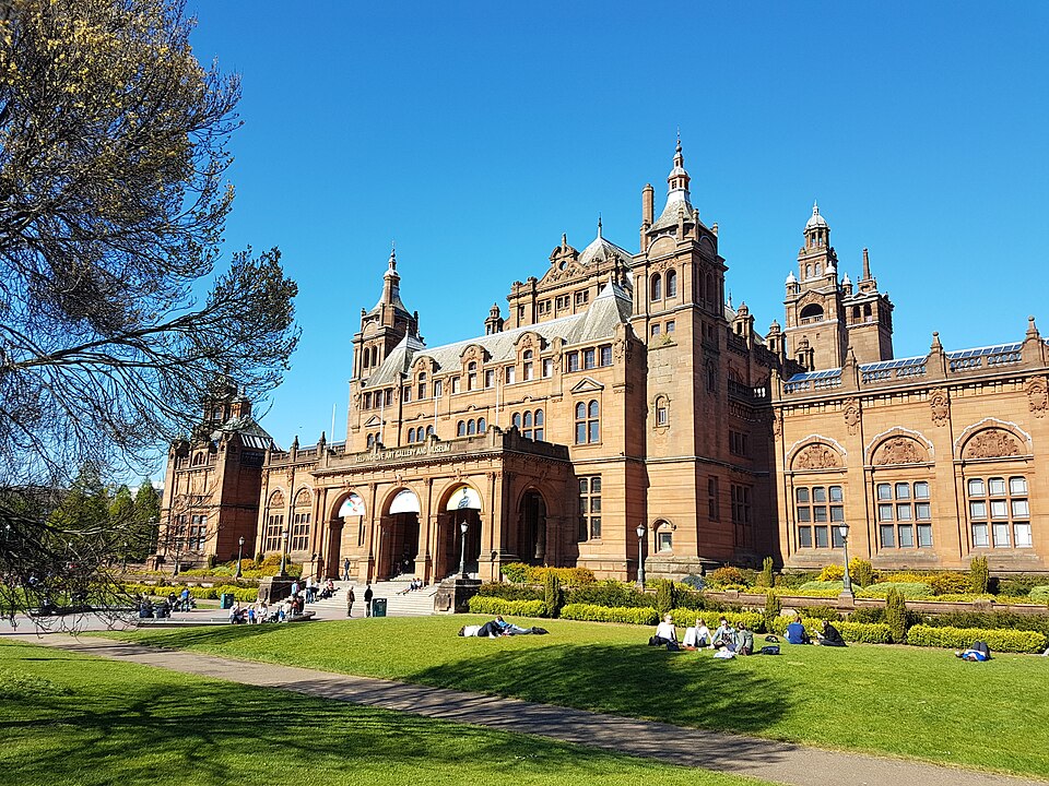 Fachada de un museo y galeria de arte