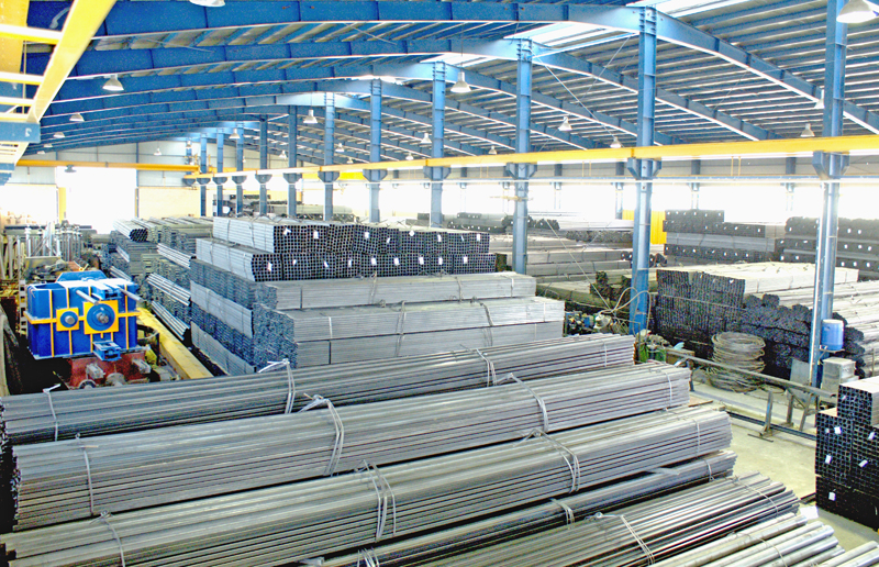 Ingeniero industrial en planta de manufactura